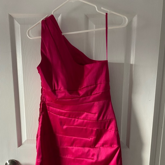 One shoulder dress - Picture 2 of 3